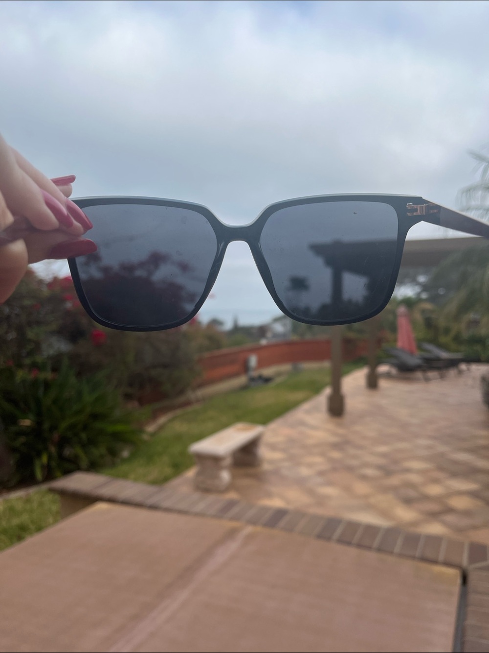 Kendall & Kylie Black Sleek Oversized Sunglasses - Picture 3 of 11